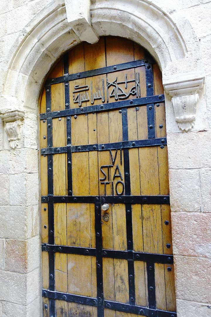 苦路十四站第六站-教堂外景-维罗妮卡为主耶稣擦脸