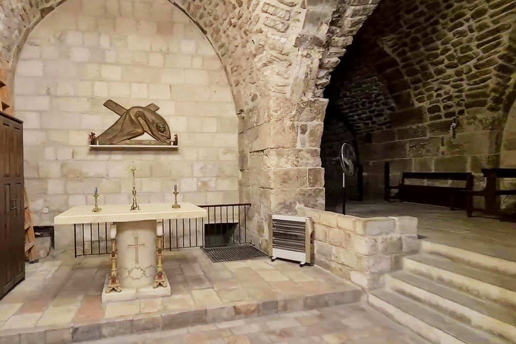 苦路十四站第七站-教堂内景-耶稣伤重再次跌倒