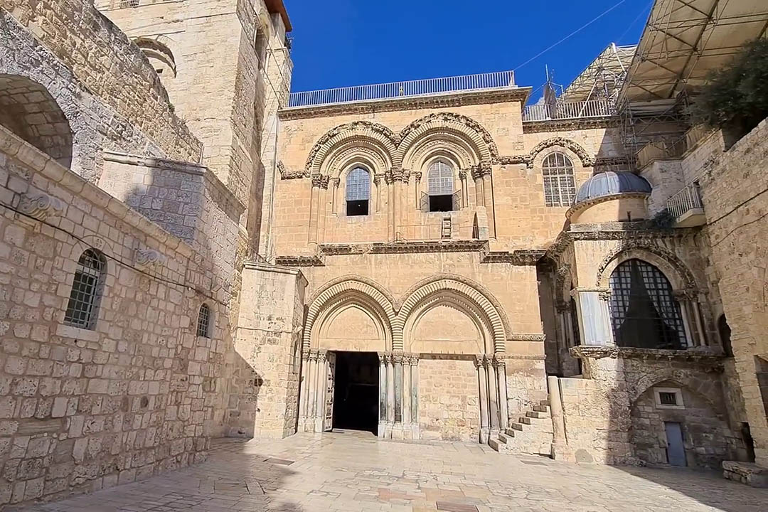 苦路十四站第十站-耶稣刑前被剥衣服