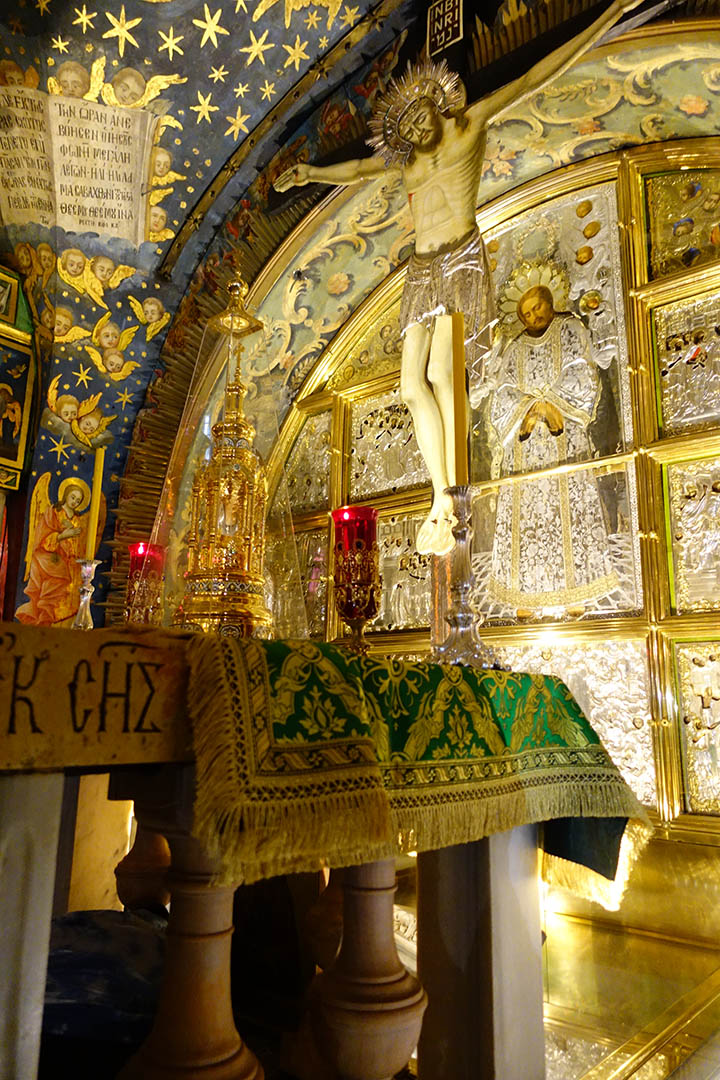 苦路十四站第十二站-耶稣死在十字架上-圣墓教堂内景