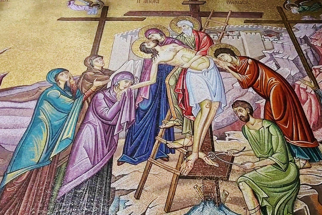 苦路十四站第十三站-耶稣尸体卸下十架-圣墓教堂内景