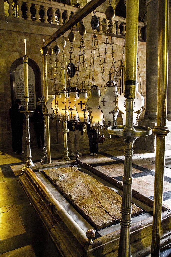 苦路十四站第十三站-耶稣尸体卸下十架-圣墓教堂内景